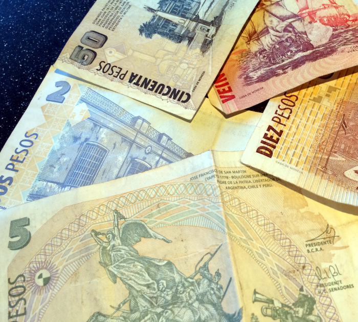 billetes varios pesos argentinos