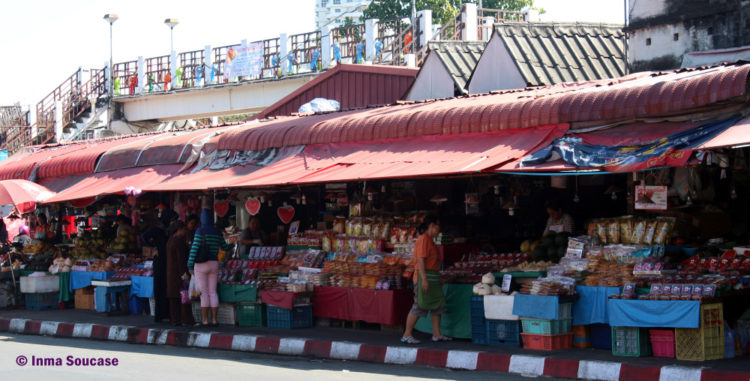 Talat Warorot Market
