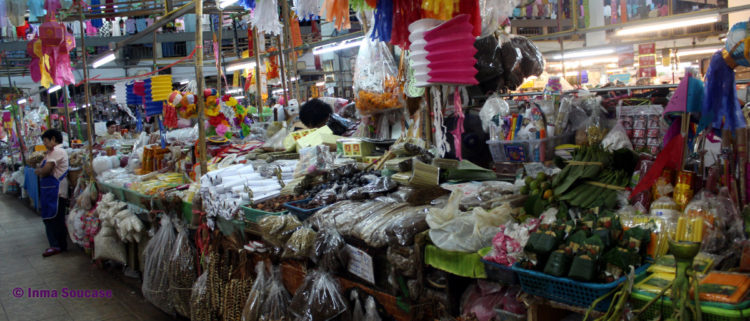 Talat Warorot Market