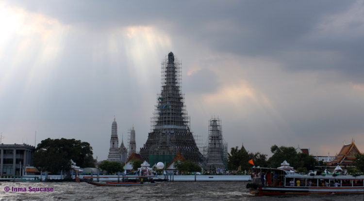 Wat Arun exterior