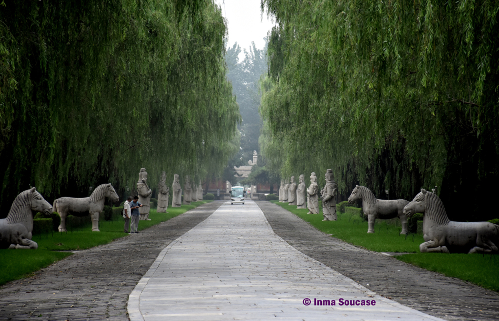 camino-sagrado-estatuas-pekin-china
