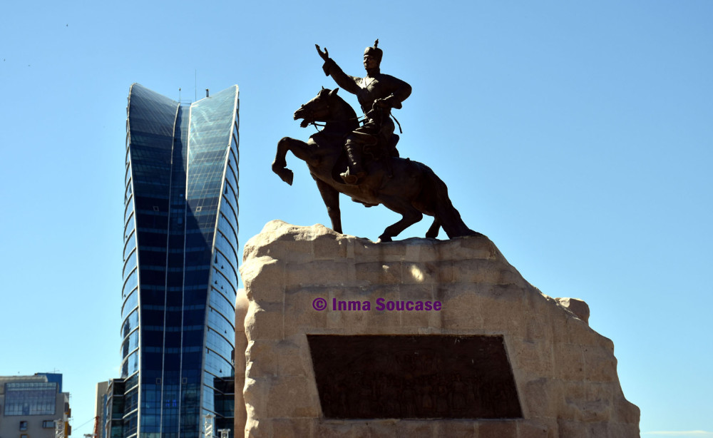 estatua-ecuestre-sujbaatar-ulan-bator