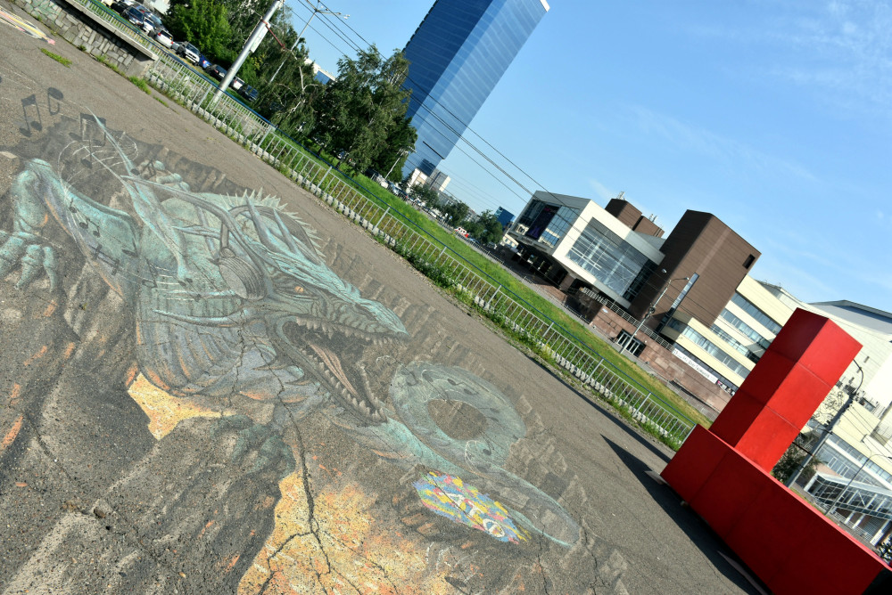 museo-arte-moderno-grafiti-suelo-dragon-krasnoyarsk
