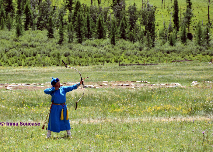 naadam-tiro-con-arco-parque-nacional-gorkhi-terelj-mongolia