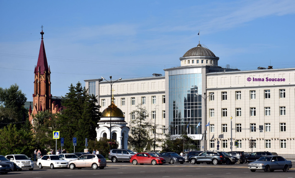 oficinas-e-iglesia-polaca-plaza-central-rkutsk