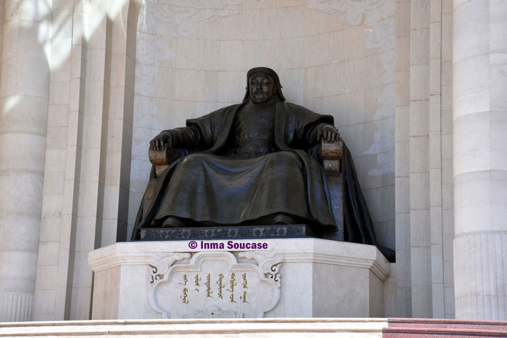 plaza-sukhbaatar-estatua-de-genghis-khan-ulan-bator