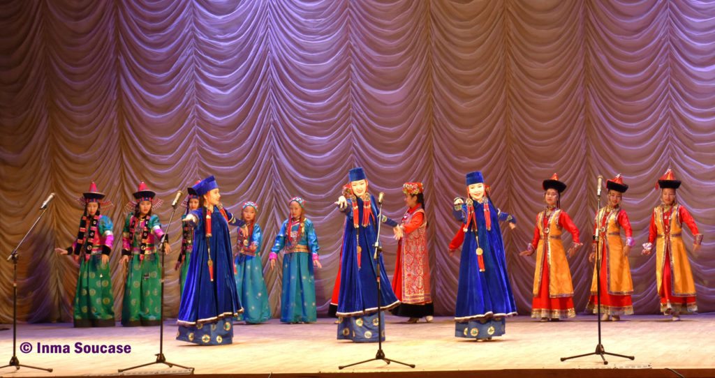 teatro-de-la-opera-y-el-ballet-folklore-ruso-01-ulan-ude