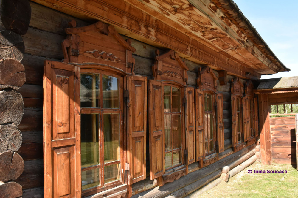 yodarma-village-museo-fachada-casa-madera