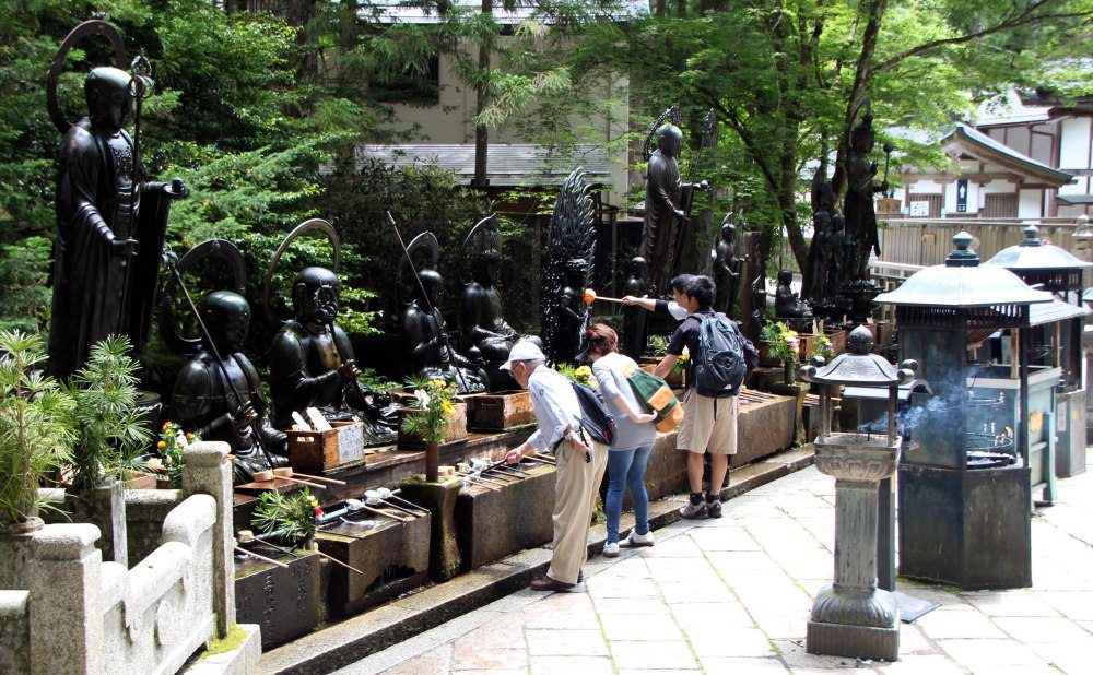 estatuas-jizo-templo-okuno-in-koyasan