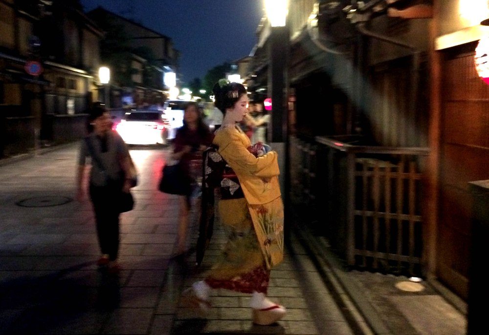 una maiko en Gion