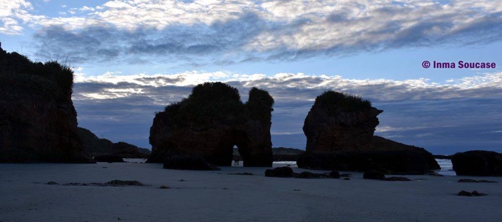 Fox River Beach atardecer Nueva Zelanda rocas mar tasmania