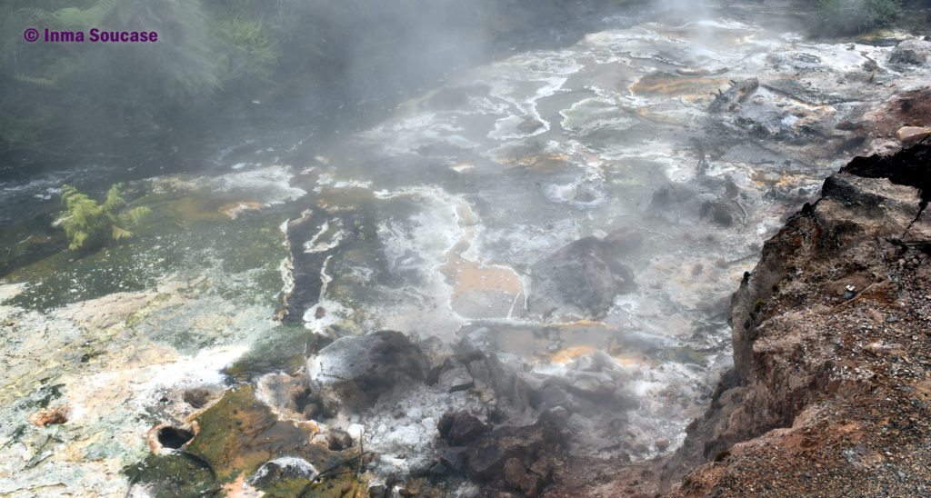 Waimangu volcanic valley piscina humo