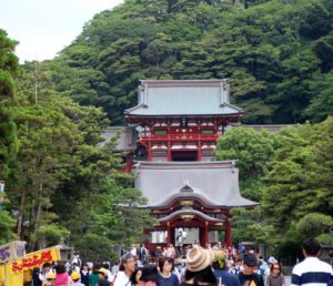 entrada santuario Tsurugaoka Hachimangu