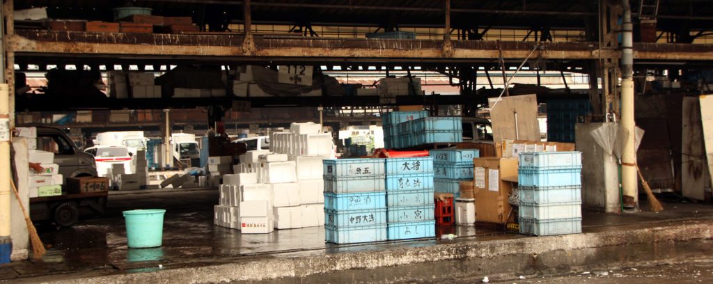 cajas mercado pescado Tsujiki 