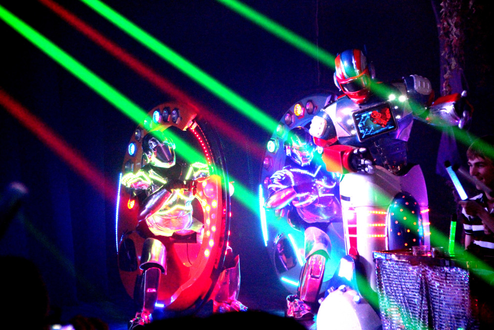 Robot Restaurant - motos y robots