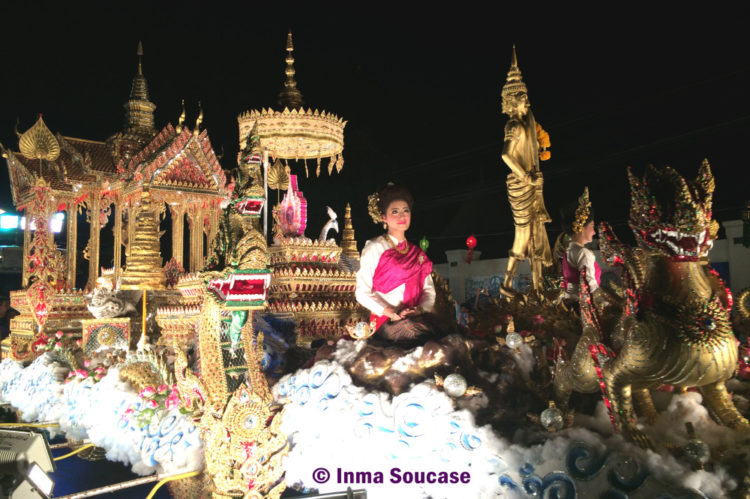 Loy Krathong, Chiang Mai - procesión carroza 2