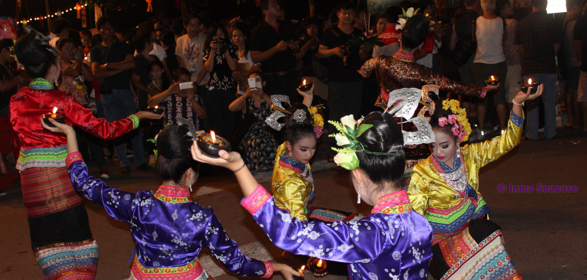 Loy Krathong, Chiang Mai - procesión