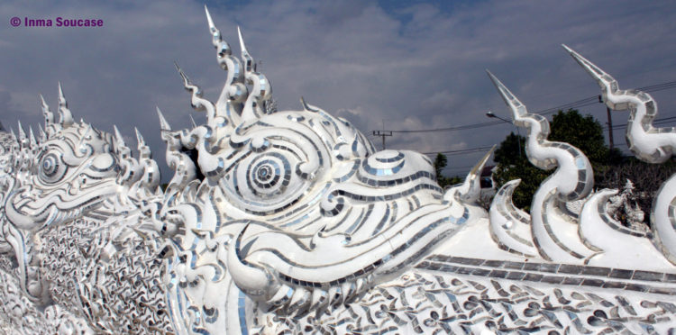 Wat Rong Khun puente