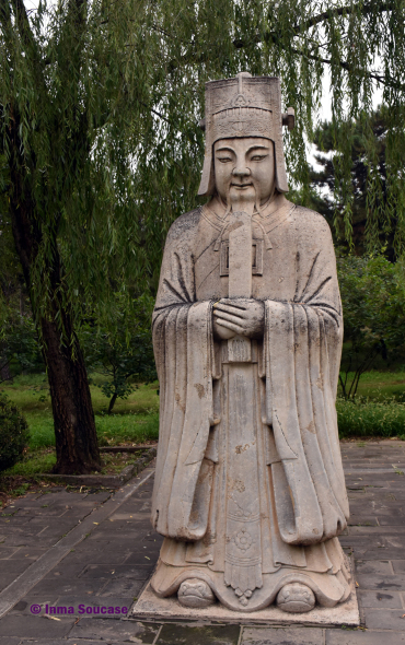 camino-sagrado-sacerdote-china