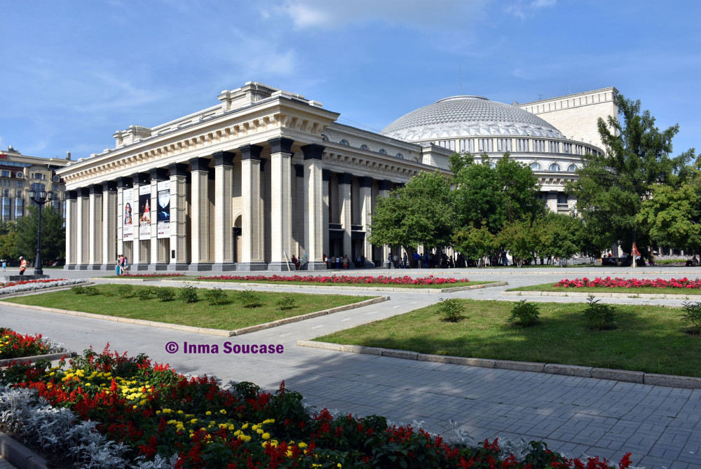 teatro-academico-de-la-opera-y-ballet-estatal-lateral-novosibirsk