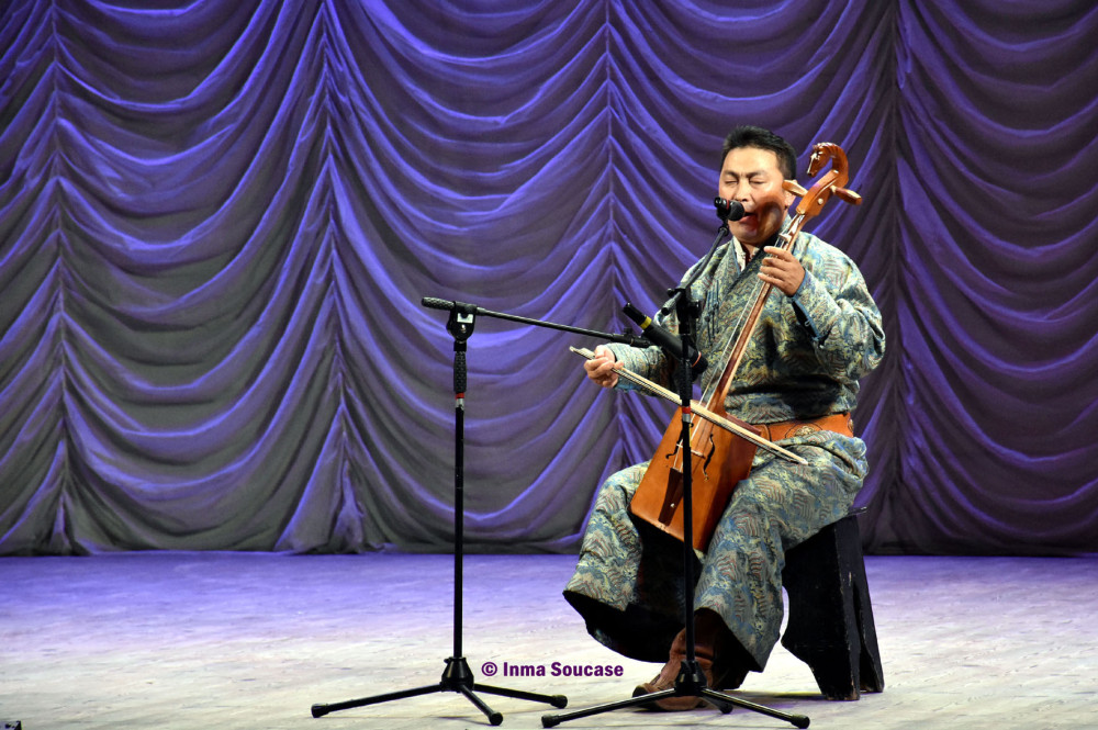 teatro-de-la-opera-y-el-ballet-folklore-ruso-06-canto-gutural-ulan-ude