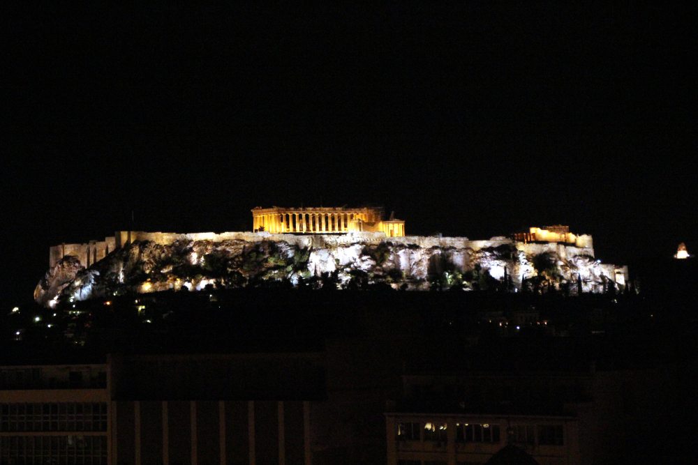 panoramica Acropolis vista nocturna desde el hotel Titania