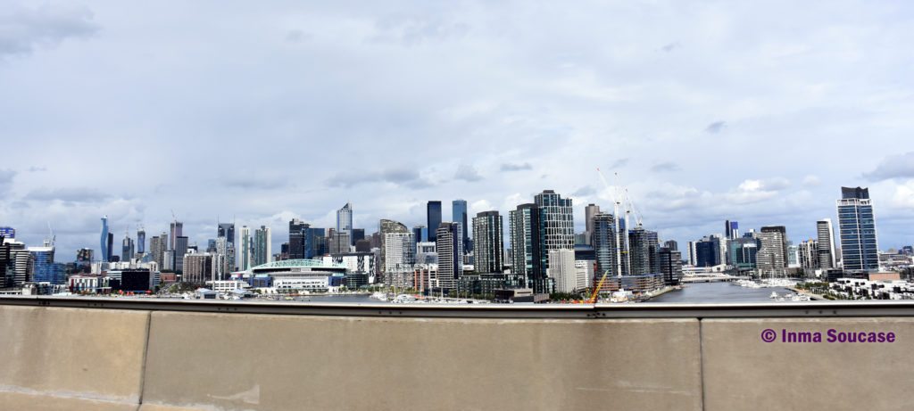 skyline Melbourne desde puente