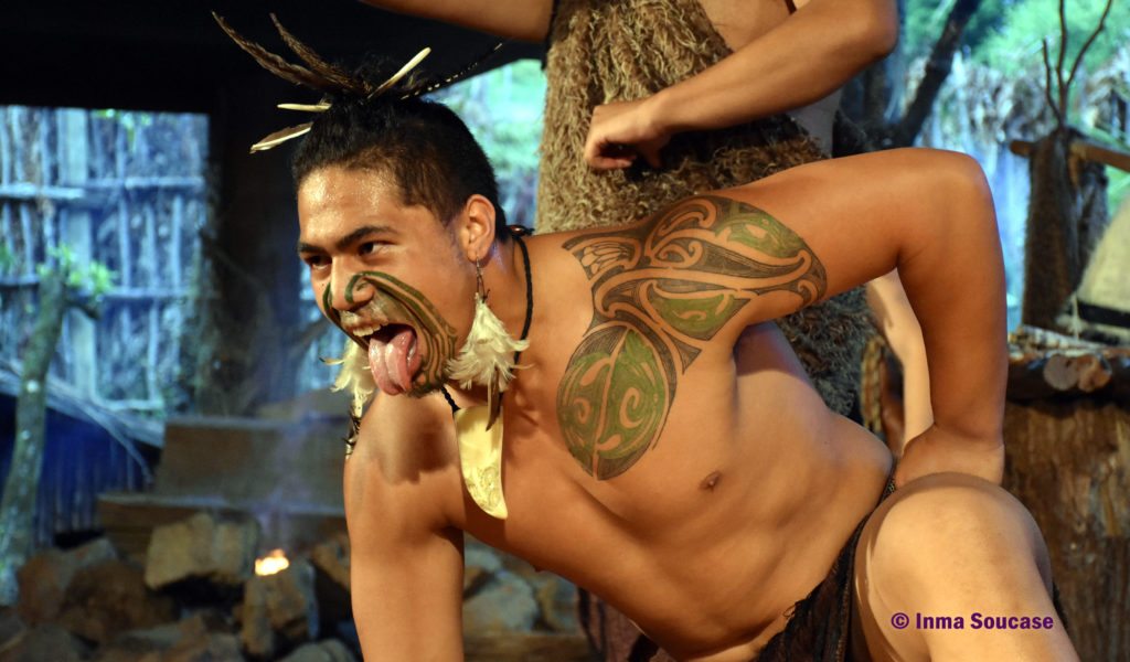 danza haka Pukana lengua