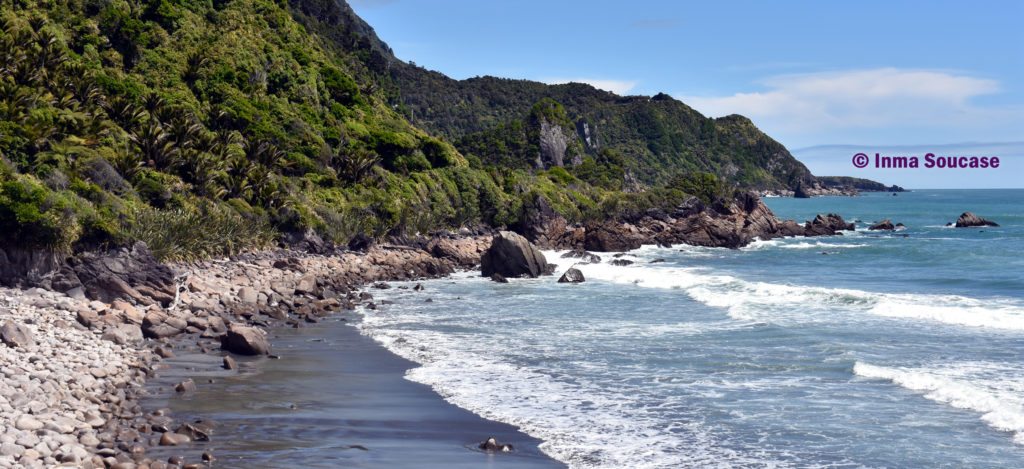 playa costa pancake rocks